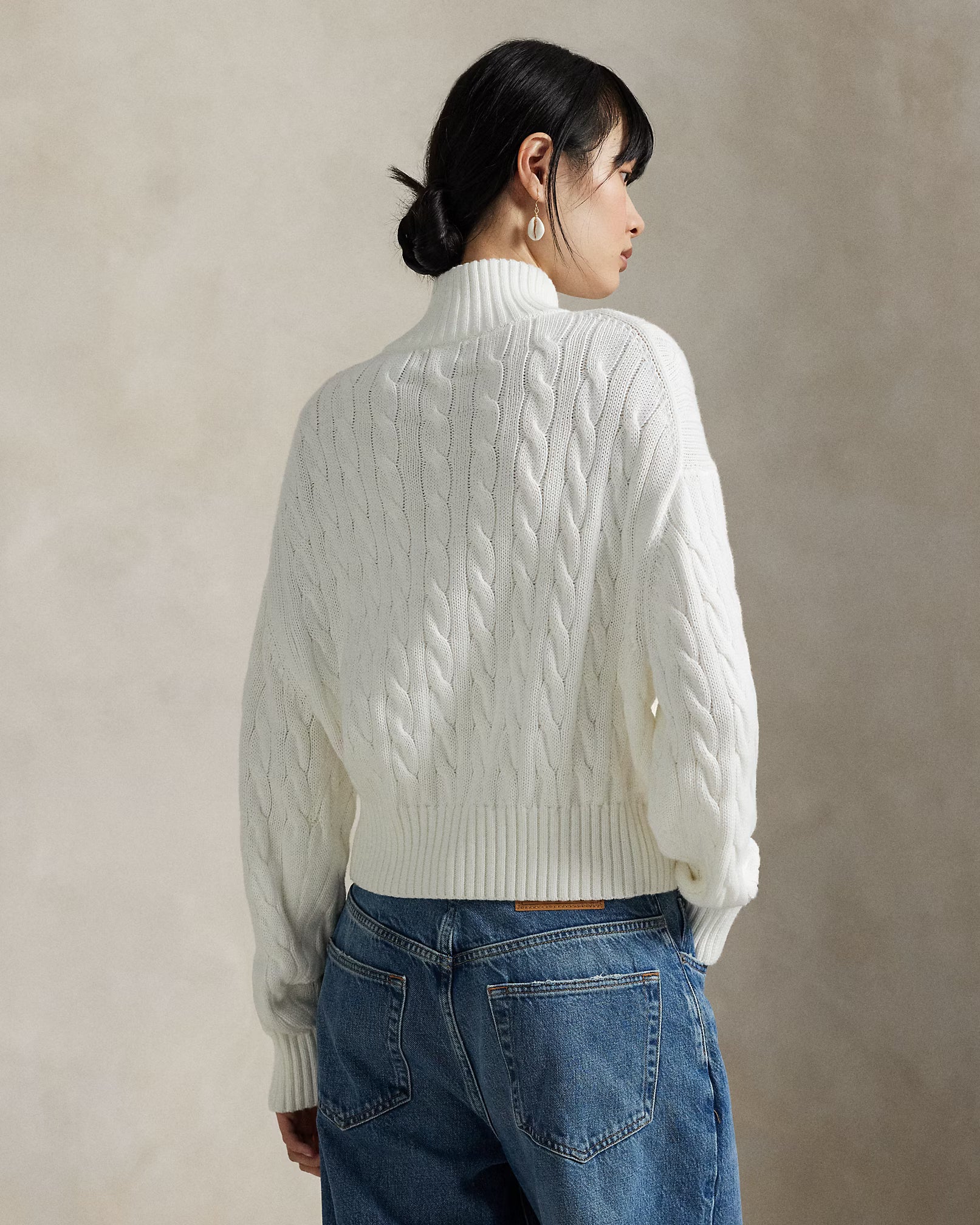 Suéter de algodão com trama trançada e zíper até o peito