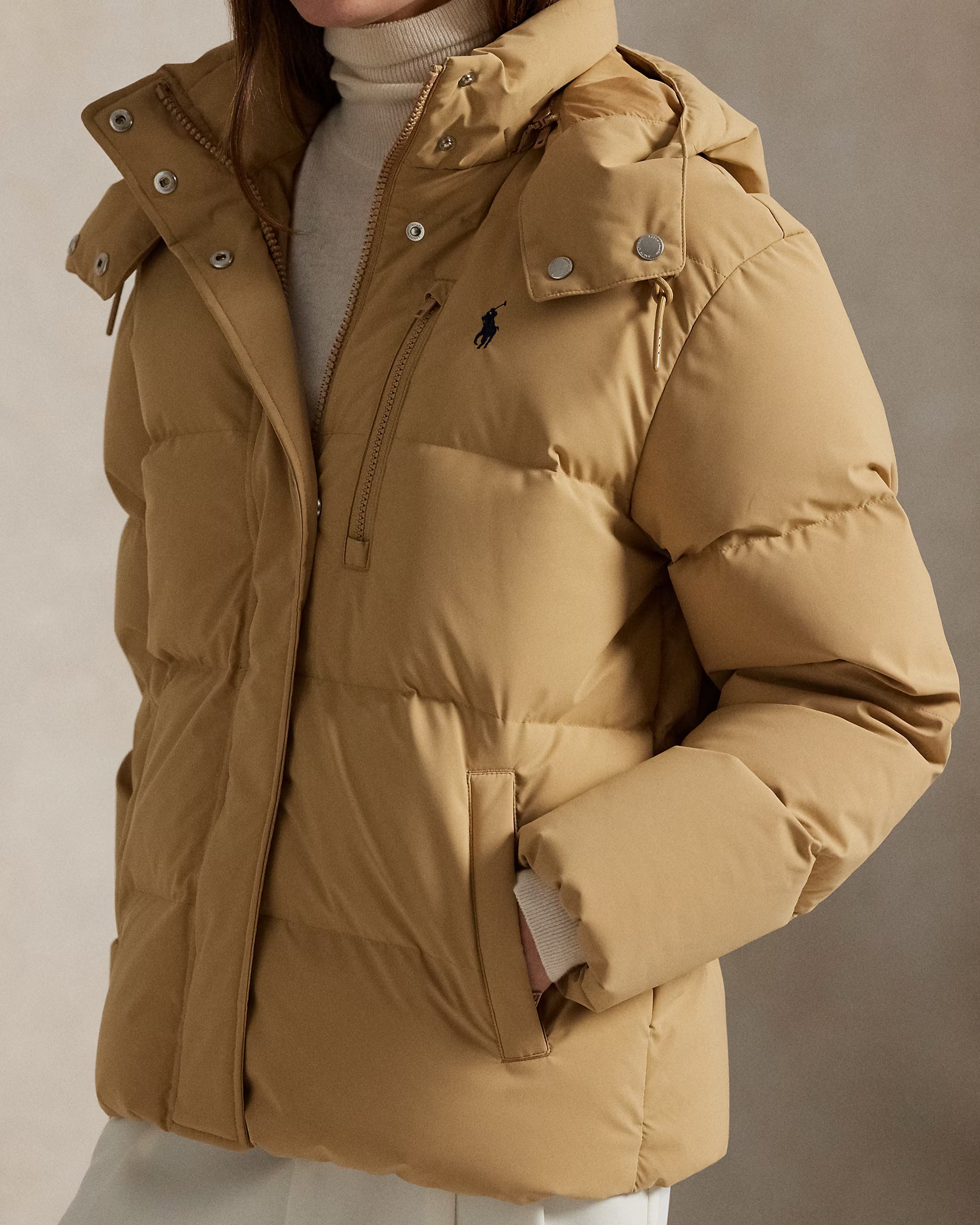 Jaqueta puffer de plumas de peso médio