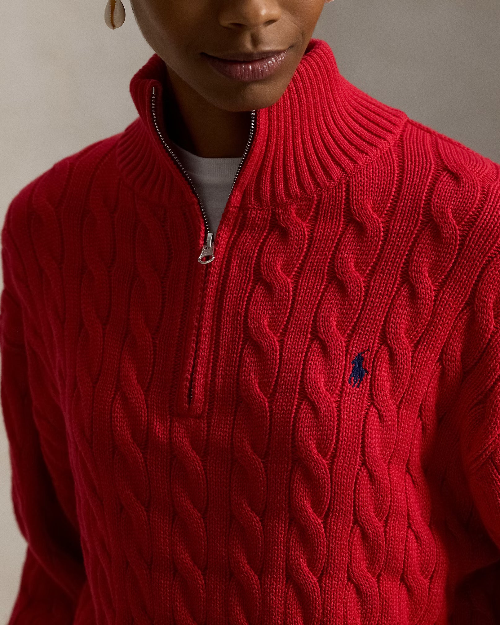 Suéter de algodão com trama trançada e zíper até o peito